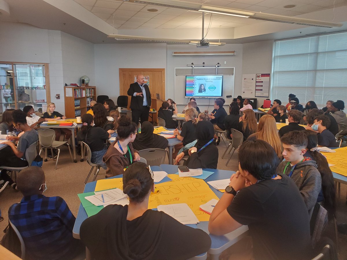 ExploreNewcomer's tweet photo. We are proud of our @ExploreNewcomer Ambassadors! Way to be leaders in your school and communities. @NewcomerAcademy @ExploreJCPS @JCPS_MS_EA https://t.co/RhZ1d4pBNa
