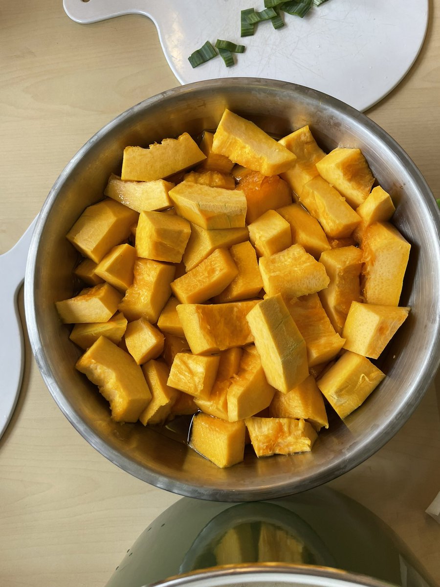 GiffnockNursery's tweet photo. Final instalment in the apple recipes storyโฆ pumpkin and apple soup. Yum! Great chopping and cutting skills on display #finemotorskills #littlecooks https://t.co/pQfssuPkDJ