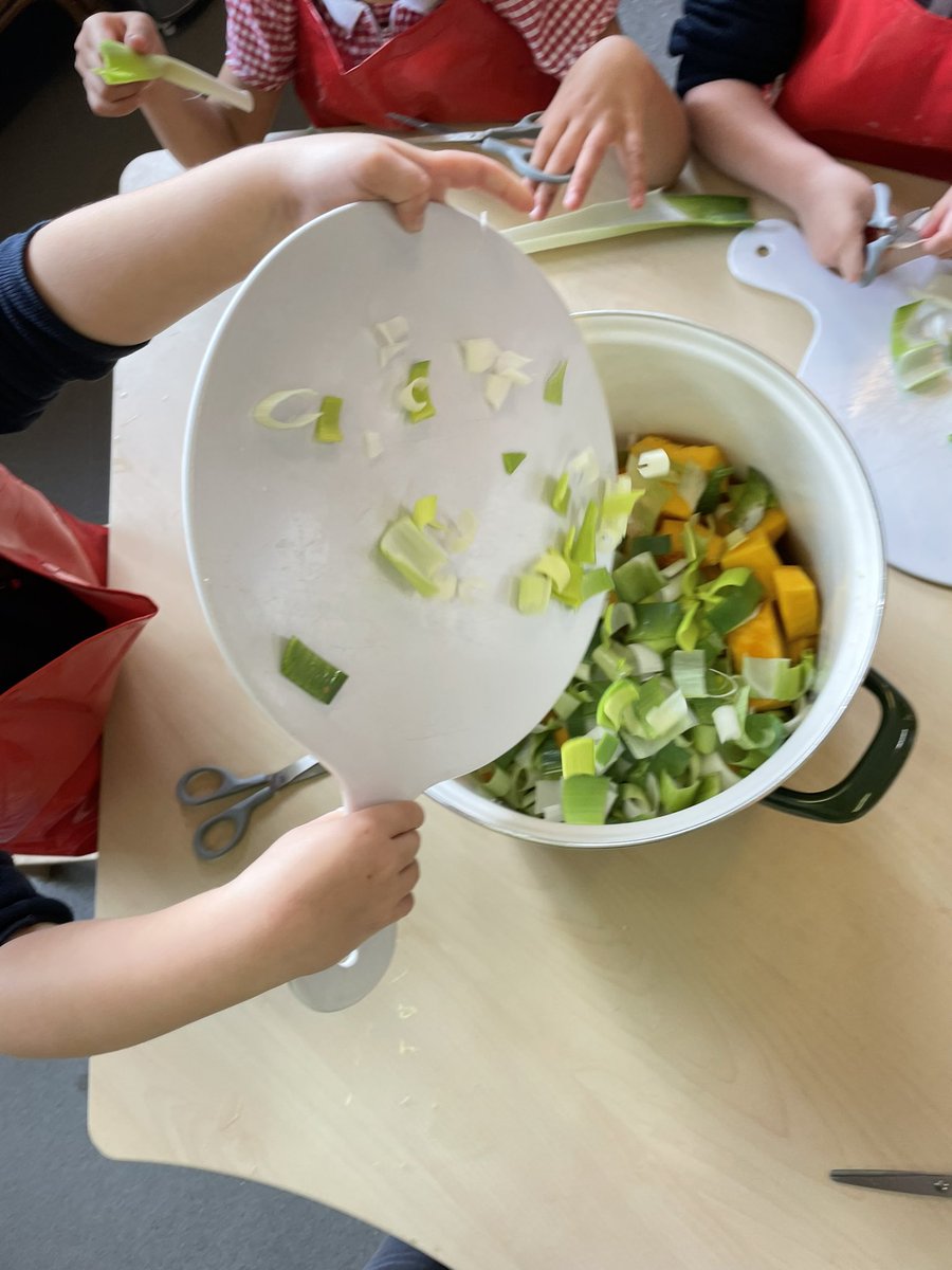 GiffnockNursery's tweet photo. Final instalment in the apple recipes storyโฆ pumpkin and apple soup. Yum! Great chopping and cutting skills on display #finemotorskills #littlecooks https://t.co/pQfssuPkDJ