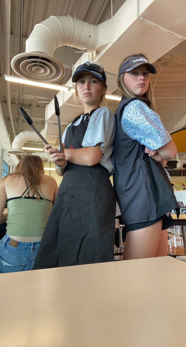 madelyn27299341's tweet photo. DAY 3 @AndrewStuCo Get those grills fired up🔥🔥 @gracewood0412 https://t.co/H1GQTzZFob