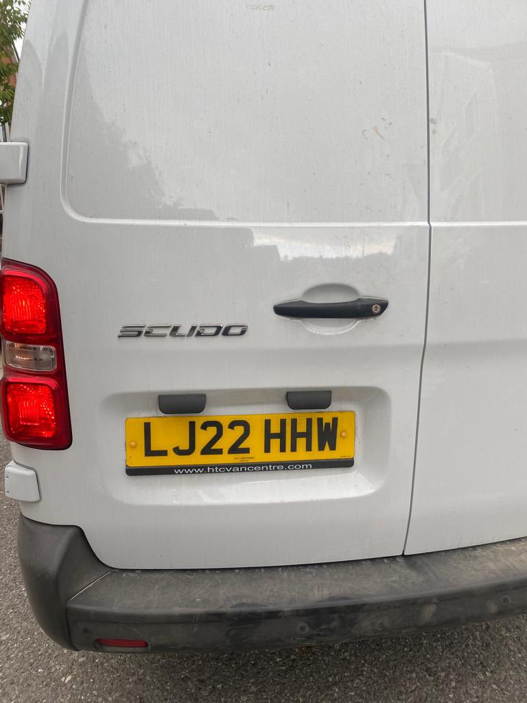 ben_righton's tweet photo. @amazon @SussexRoadsPol just witnessed this delivery driver hit my parked car and drive off in the Horsham area. Fortunately my neighbour also saw it and got the plate. https://t.co/Vy1FZmk1hn