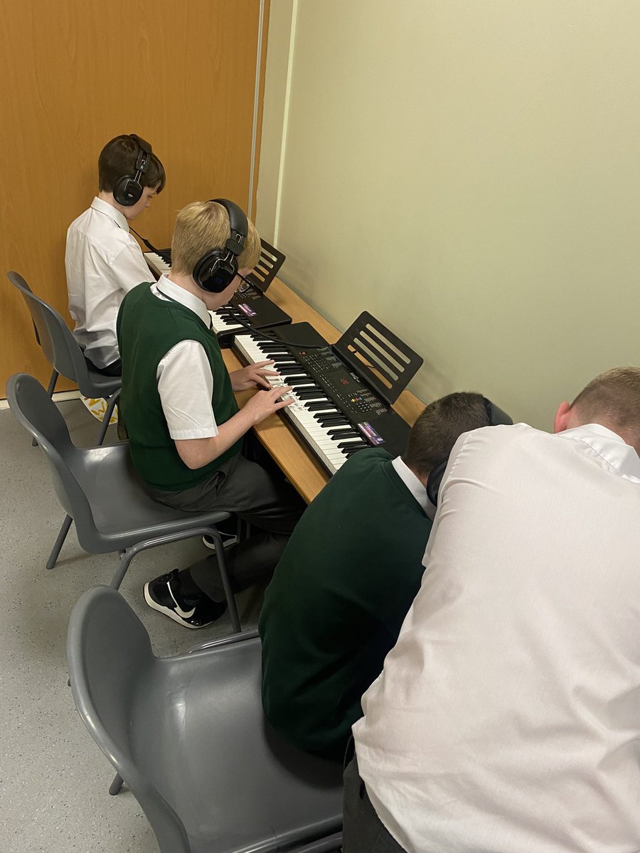 Miss Hollinger tweet media