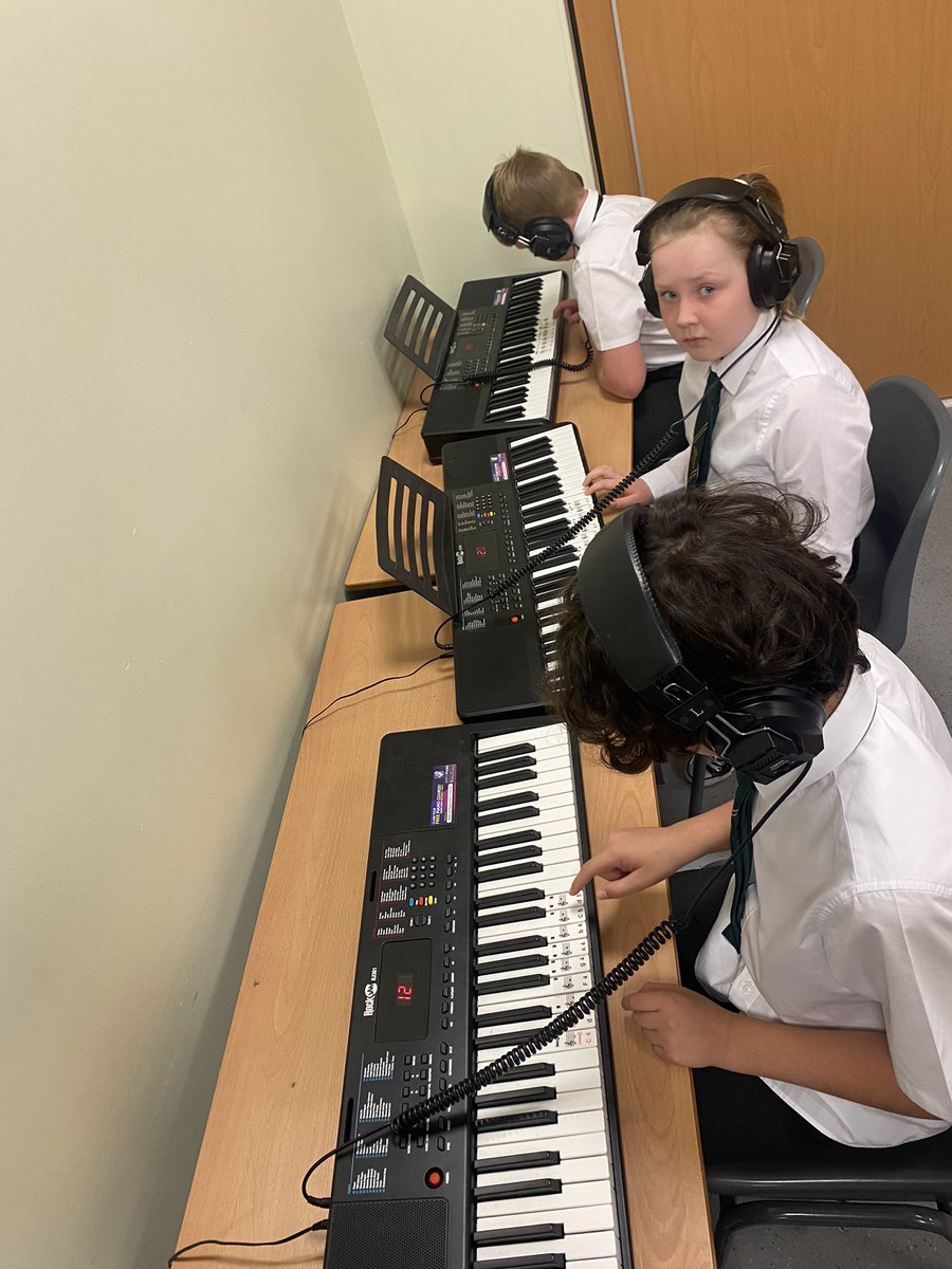 Miss Hollinger tweet media