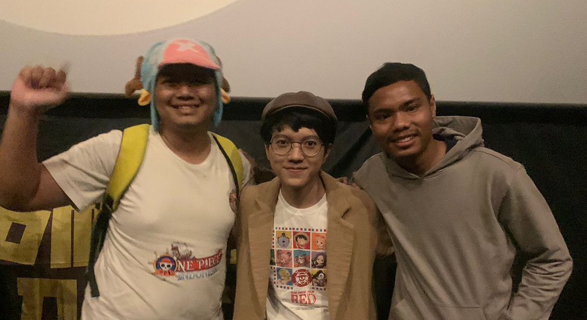 Murd3r5's tweet photo. Sedang tayang di bioskop di 🇮🇩

Tadi sempet nonton bareng @AryaNovrianus @chancil di Nobar with @noice_id @podcastromancedawn karena komunitas kami @OnePiece_OPI diundang. Thanks undangannya🤝🙏

Btw
Saya yg mana? Jelas... Saya yg kurang olah raga https://t.co/w7H2q1MOqF