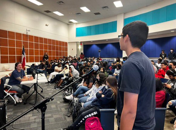 NewTechDISD's tweet photo. We welcomed Authenticity Partner Mr. Register w/ @InsightEnt to authenticate our ELAR &amp; AP Computer Science Project - Codename Chronicles. Students participated in a seminar &amp; Q&amp;A with industry professionals then workshops with their peers. #PBL #GAMING #ELAR #coding #realworld https://t.co/j6oOZ3sFvm