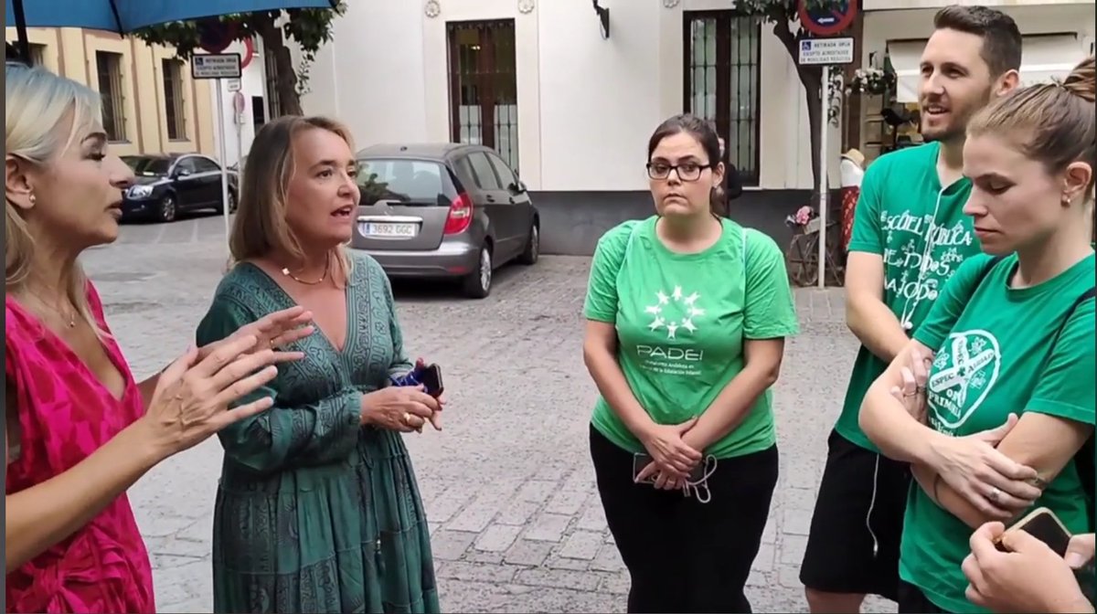 Hola, consejera <a href="/Patricia_Pozo_/">Patricia del Pozo</a> .
Ya ha pasado más de una semana desde que se comprometió a reunirse con los colectivos de la pública y seguimos sin saber nada. 
Defendemos la pública y no la privada concertada. ¿Es ese el motivo del "olvido"?