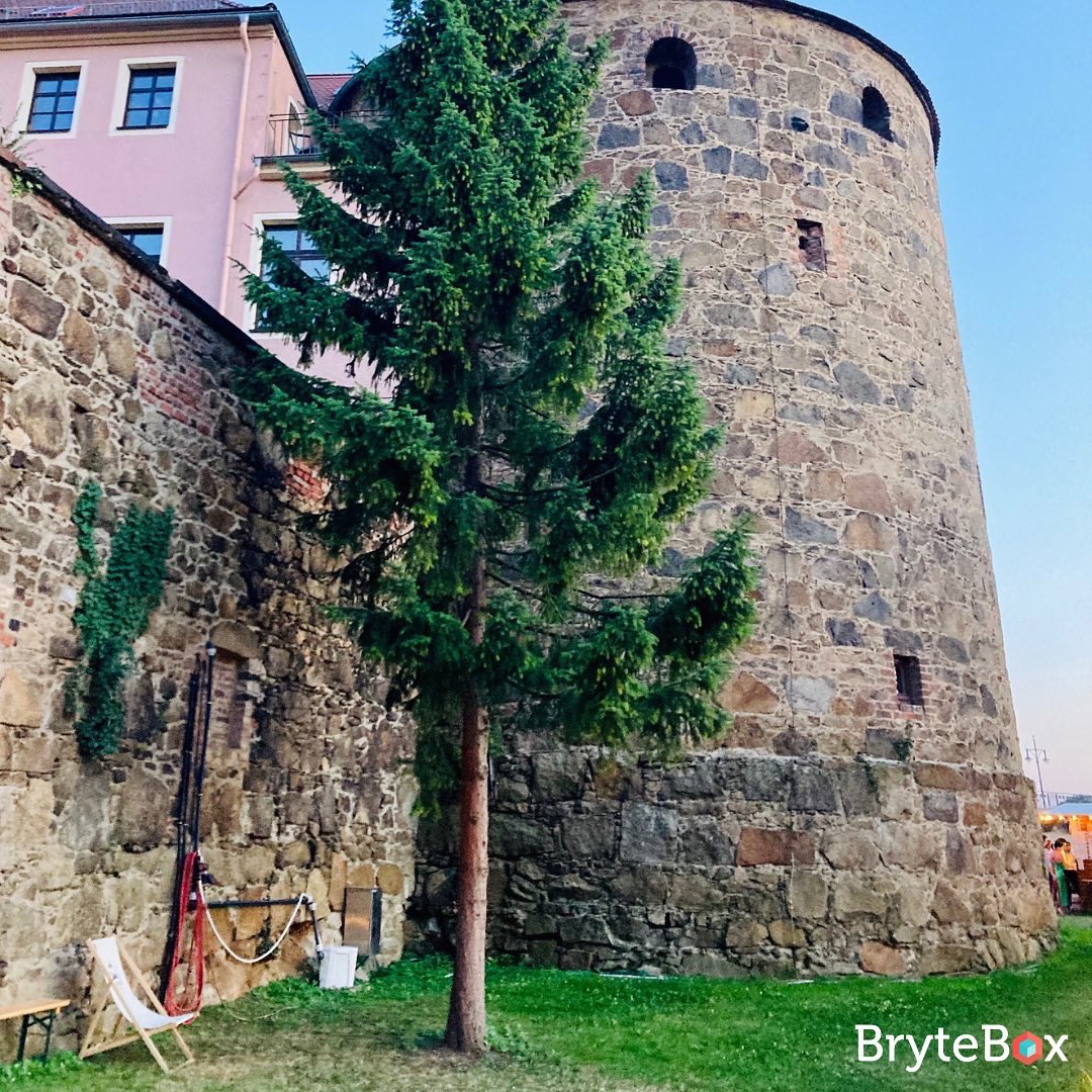 BryteBox's tweet image. It is no secret that our team navigates dozens of flights, trains and Ubers every month! Brand Manager Abigail recently spent 8 days in a small medieval German town outside of Dresden. Can you guess where?