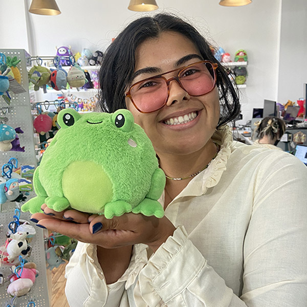 squishable's tweet photo. What's THIS?!?!?! A Snacker surprise?!?! Our Snacker Frog is also available now! I think ya'll deserve it! 🪷

🐸 Snacker Frog: https://t.co/ZG1DbO7jdB 🐸 https://t.co/Gnui9X9xY9
