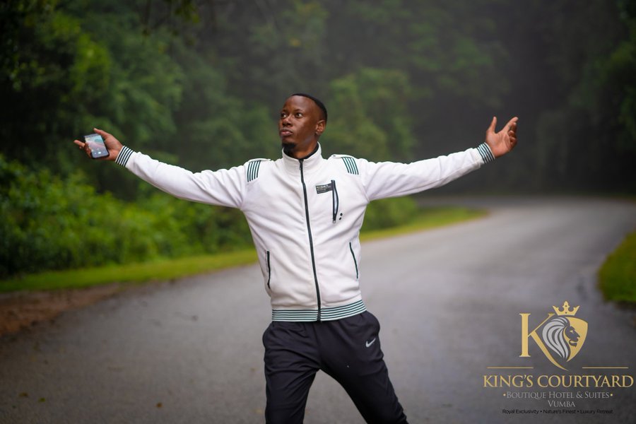 bosskimhucci's tweet image. NDO VANHU VARIKUPISA KA AVA ZIM YESE..

Likes for Shadaya❤️ and Retweet for Winky D 🔃