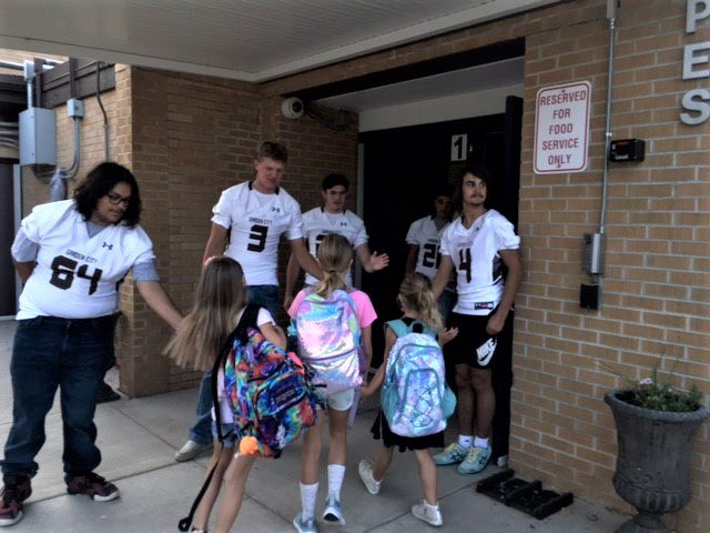 GCBuffsFootball's tweet photo. Buffaloes were out at Plymell Elementary this morning welcoming and high fiving students as they arrived. Even signed an autograph or two. We hope you have a great day Plymell!! #buffpride https://t.co/6HFvyQPbX9