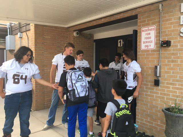 GCBuffsFootball's tweet photo. Buffaloes were out at Plymell Elementary this morning welcoming and high fiving students as they arrived. Even signed an autograph or two. We hope you have a great day Plymell!! #buffpride https://t.co/6HFvyQPbX9