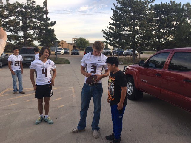 GCBuffsFootball's tweet photo. Buffaloes were out at Plymell Elementary this morning welcoming and high fiving students as they arrived. Even signed an autograph or two. We hope you have a great day Plymell!! #buffpride https://t.co/6HFvyQPbX9