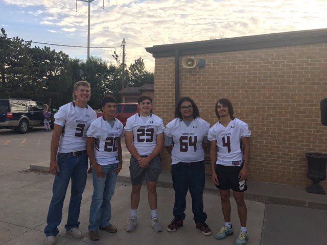 GCBuffsFootball's tweet photo. Buffaloes were out at Plymell Elementary this morning welcoming and high fiving students as they arrived. Even signed an autograph or two. We hope you have a great day Plymell!! #buffpride https://t.co/6HFvyQPbX9