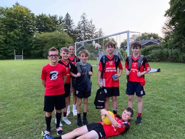 Practice Reminder - Tonight @ TJ 6 - 7:30 pm.
Boys and Girls U7 - U13.
Great Day for some Gaelic Football ❤️🖤
Setanta Gear will be available for purchase at practice and as always is available at Celtic Aer Gift Shop 
#togetherwearewestput
#westputsetanta