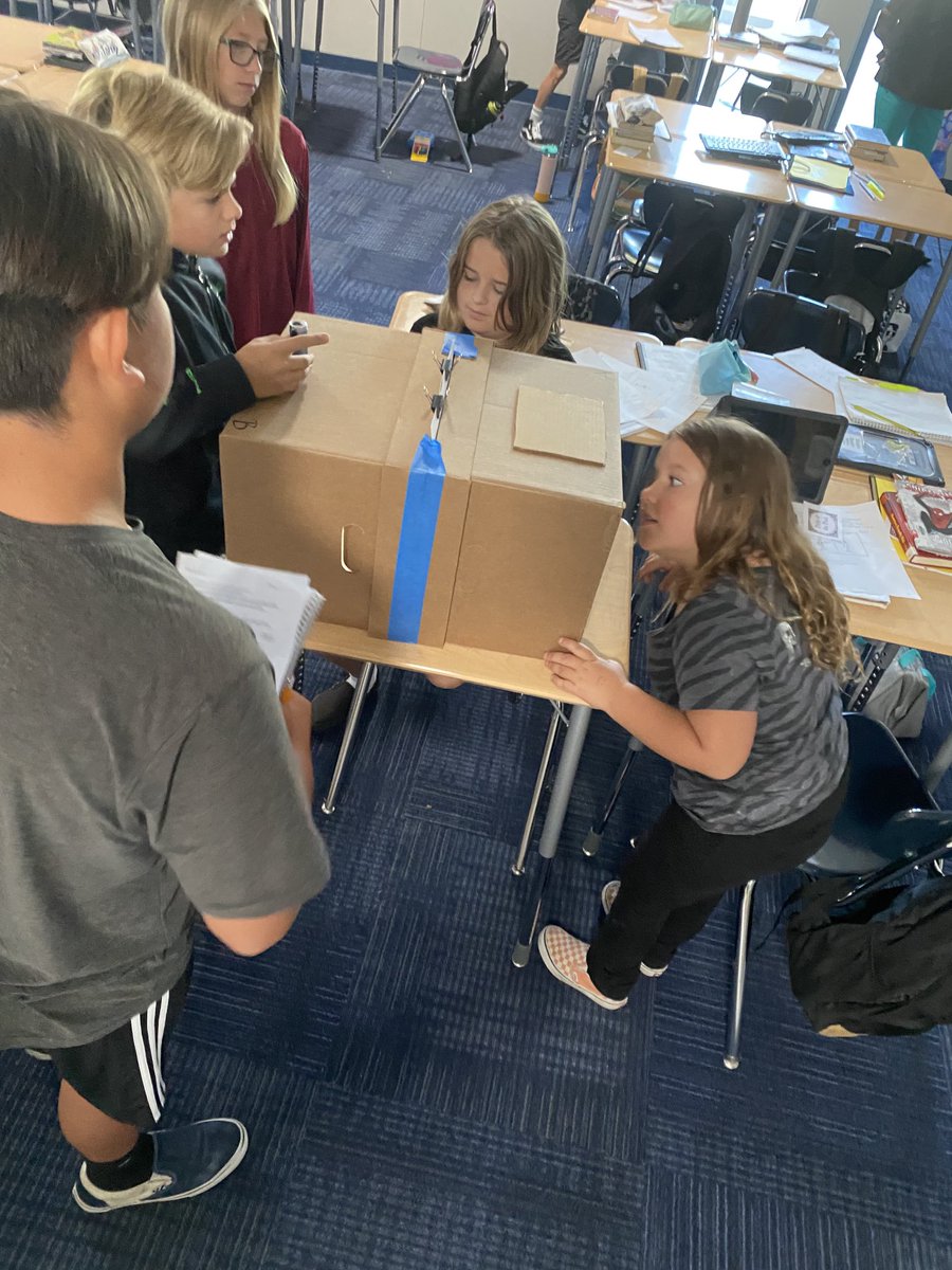 SSDCFH's tweet photo. Observing and predicting phenomena based on light and one-way mirrors. STEAM in action in 6th grade! #santeesd ⁦@SSDKristin⁩ https://t.co/1ulEsZSJAz