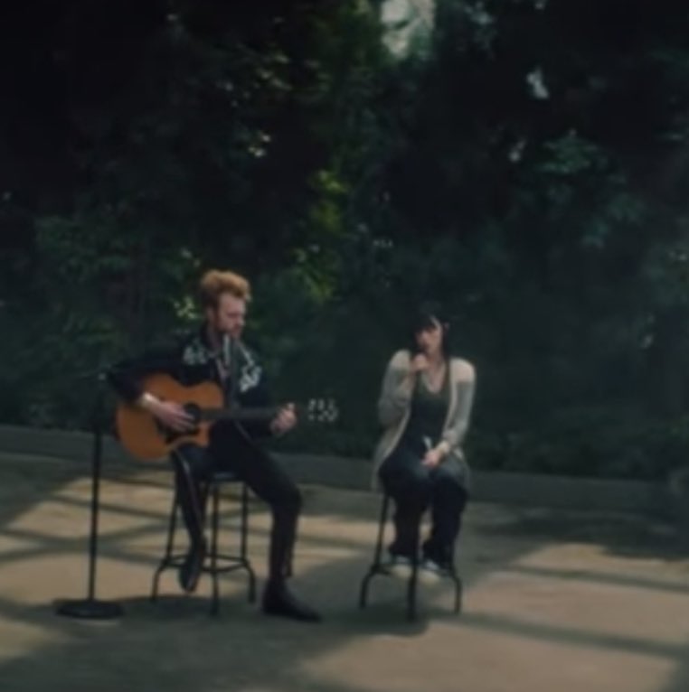 bilmydear's tweet photo. there’s just something about billie’s guitar songs i’m so in love https://t.co/25ruamoDW1