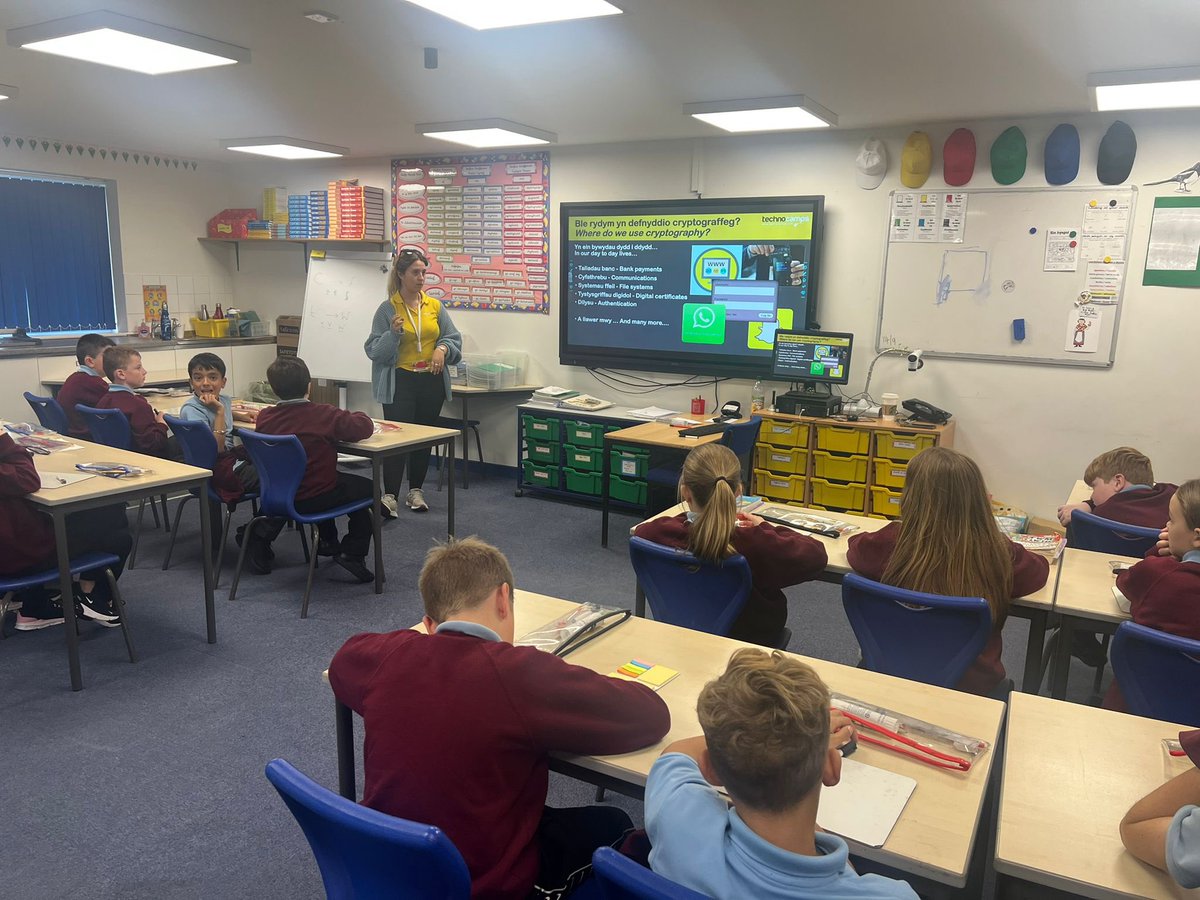 YSGOL LLANRUG tweet media