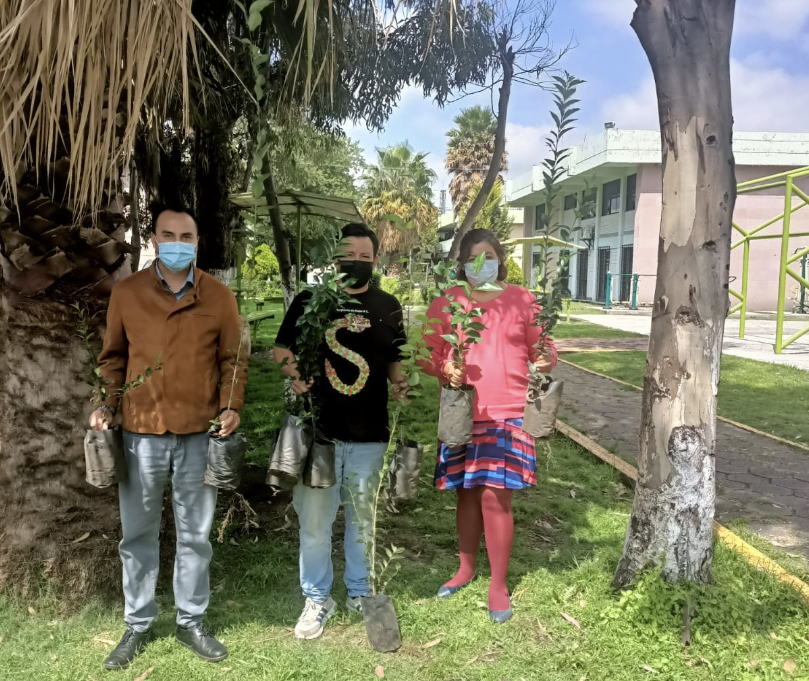 haz_que_fluya's tweet photo. Entregamos 250 arbolitos a @Valle1Cecytem como parte del programa ecológico #hazquefluya2022.
Con estas acciones mejoramos las condiciones verdes del plantel y de su municipio.
Gracias amigos.🌲🌳🌱 https://t.co/zXUcnTA822