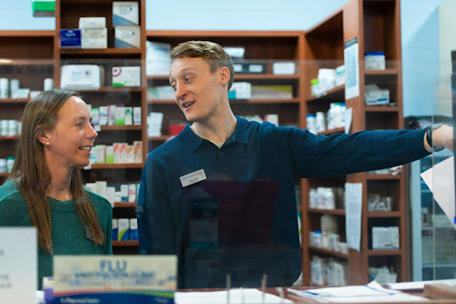 Today we celebrate World Pharmacists Day!

In rural pharmacies across Alberta, U of A students are discovering the benefits of playing a vital role in a smaller community.

#Pharmacy united in action for a healthier world #WPD2022

ualberta.ca/folio/2022/03/…