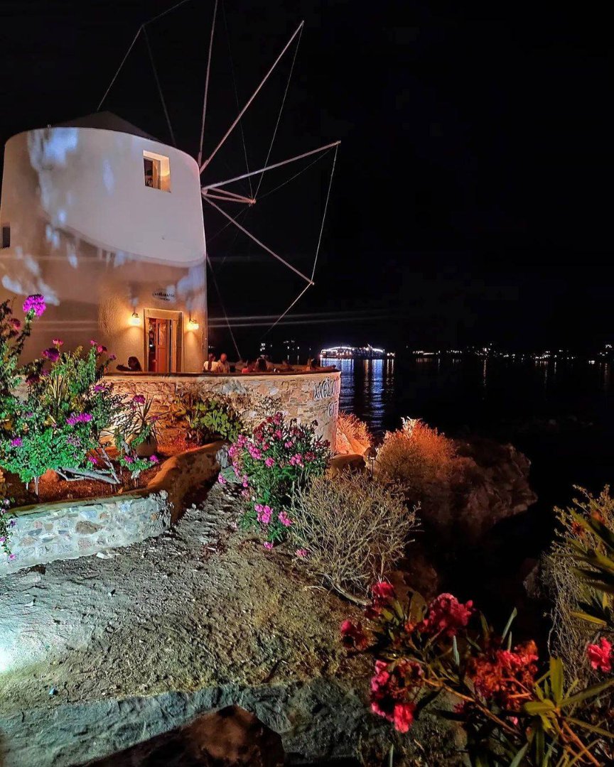 youngever454676's tweet image. Υπάρχουν δύο είδη ευαισθησίας:
Εκείνη της ακεραιότητας και εκείνη της καρδιάς..
Η πρώτη είναι πιο χρήσιμη, η δεύτερη πιο πολύτιμη...
Kαλό βράδυ σε όλους με υγεία και ηρεμία🌜🌟🌛🥰🌹