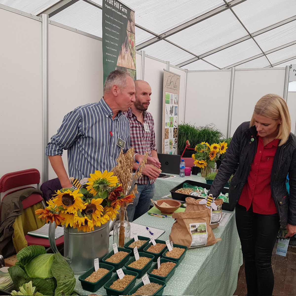 Delighted to welcome Minister <a href="/pippa_hackett/">Pippa Hackett</a> to our stall at #organic village at #Ploughing2022 for a chat
Find us at block 4, row 12