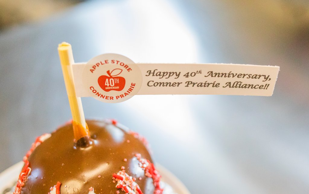 AppleStoreCP's tweet image. The Apple Store at @ConnerPrairie is open Wed.-Sun., 12P - 5P. 🍎

Did you know 2022 marks the 40th Anni. of the Conner @PrairieAlliance? In honor of 40 years, we've designed a special 40th anniversary apple!

Become an Alliance member: connerprairie.org/support/get-in…

#AppleStoreAtCP