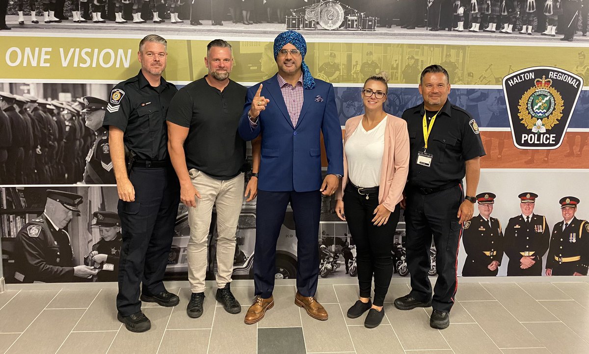 HERE….WE….GO! Just had an incredibly positive meeting with our partners <a href="/HaltonPolice/">Halton Police</a> for this year's installment of #MiracleOnMain! So many new initiatives to support the #youth and promote #inclusivity across #Halton will be launched that were delayed due to #Covid.🎅🏽🚂🎁