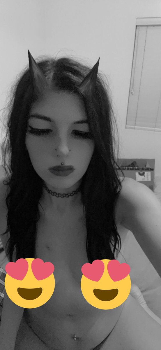 DACICI97's tweet photo. Hit me up for sexy content 😈 snap me: fuckgirl_ ceecee 🔥 #sellingcontent #buyingconent  #sellingmeets https://t.co/QSKHDKM2yQ