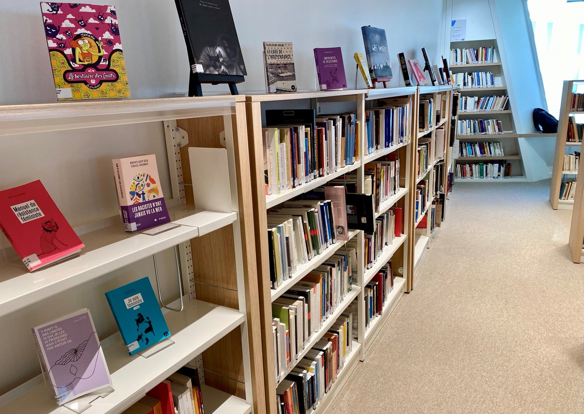 QuebecUNESCO's tweet photo. La bibliothèque Gaston-Miron, établie au sein de la nouvelle @bibliothequeBSN, assure le rayonnement de la littérature québécoise en France et en Europe.

Avec ses 20 000 ouvrages et nombreux événements, elle illustre l'intérêt suscité par la culture québécoise à l'international. https://t.co/Wo4lOji6Fv