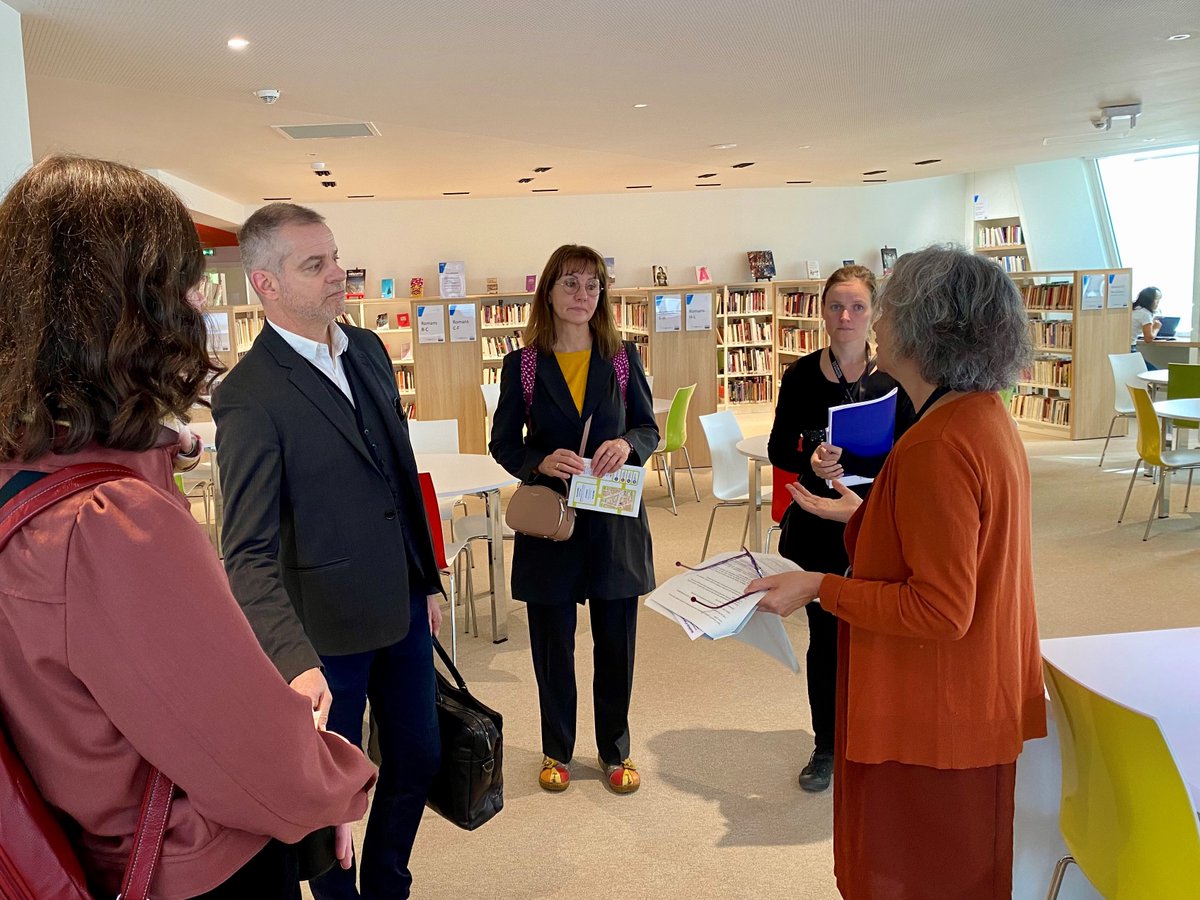 QuebecUNESCO's tweet photo. La bibliothèque Gaston-Miron, établie au sein de la nouvelle @bibliothequeBSN, assure le rayonnement de la littérature québécoise en France et en Europe.

Avec ses 20 000 ouvrages et nombreux événements, elle illustre l'intérêt suscité par la culture québécoise à l'international. https://t.co/Wo4lOji6Fv