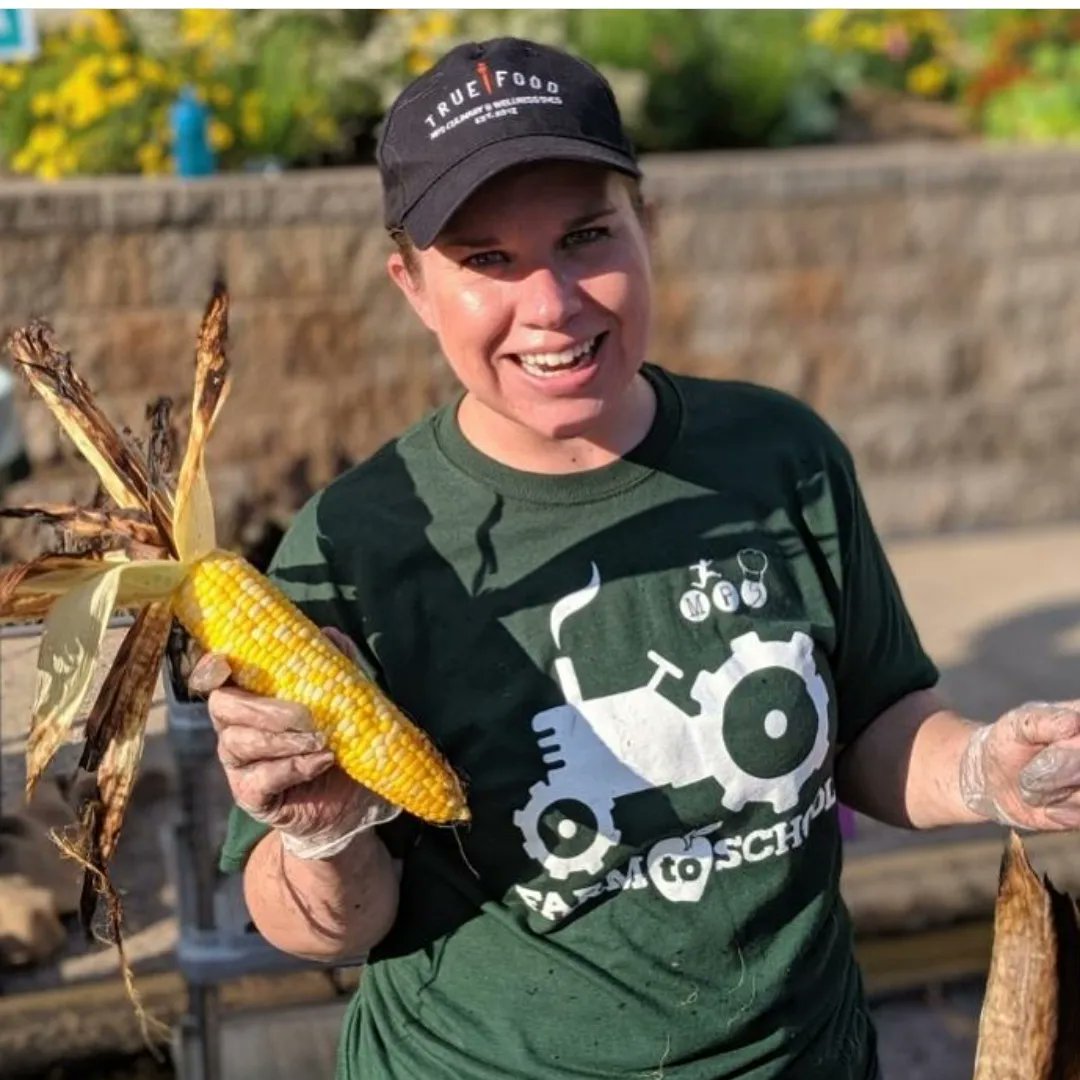 Chefrebeccak12's tweet photo. One of my favorite community events hosted by @MPS_TrueFood is happening TONIGHT! I'll be there as a volunteer and hope to see YOU there! #BBQ #schoollunch #realschoolfood #communityevent #volunteer #chefsmovetoschools #farmtoschool #minneapolis #twincities #MNeats https://t.co/BKXq39J7oK