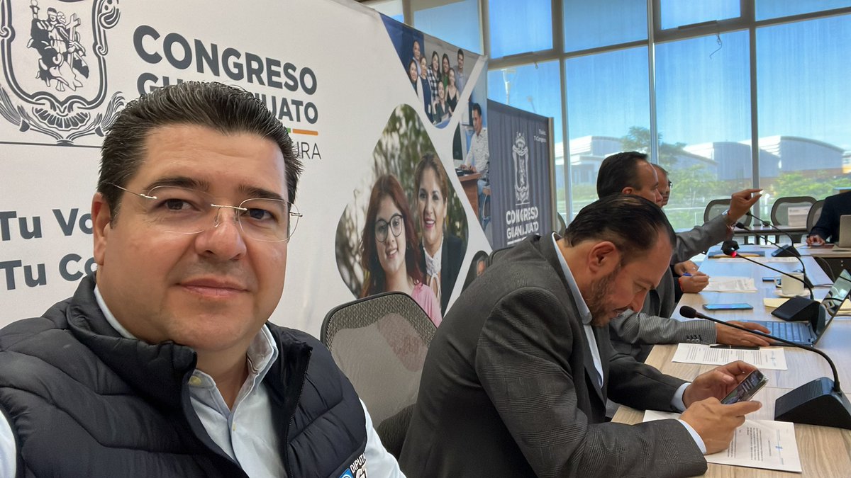 Asistí a la reunión de mesa de trabajo de la comisión de asuntos municipales para analizar una iniciativa de reforma sobre los Jueces Municipales animo!!!