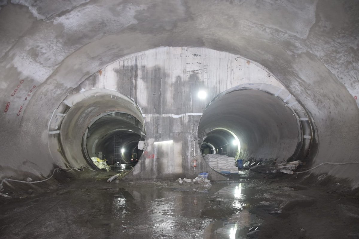 MumbaiMetro3's tweet photo. Overall 84% #civil work has been completed in #package6. #Works related to #Tracklaying #Escalators #Powersupply are in progress.
मेट्रो-३ च्या पॅकेज-६ मधील ८४% बांधकाम पूर्ण झाले असून रुळाचे काम, सरकते जिने बसविण्याचे काम तसेच वीज पुरवठ्यासंबंधित कामे प्रगतीपथावर आहेत. https://t.co/3QKuSED0bQ