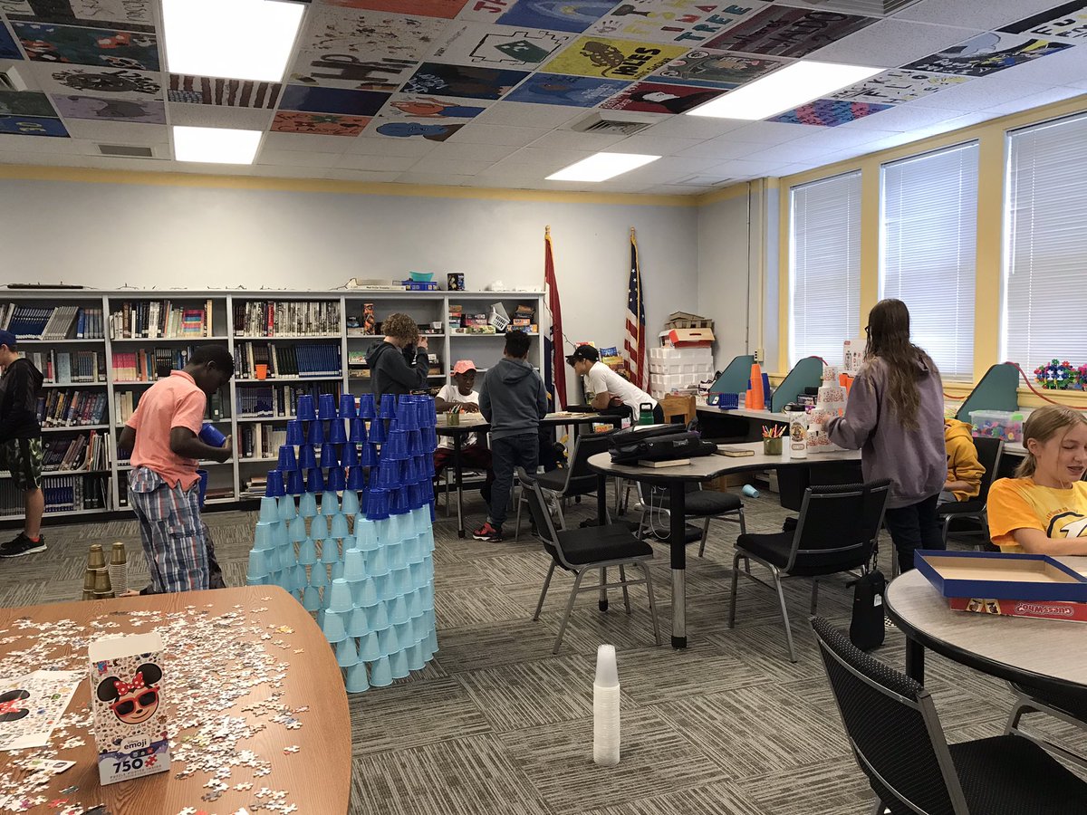 MrsTresterBerry's tweet photo. Learning in the Library @BethHouf #fmsteach @misspbishop https://t.co/3icp8sufmE