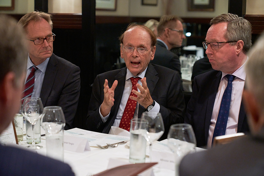 Excelerate_EE's tweet image. Excelerate Energy CEO Steven Kobos hosted lunch for Finland’s Minister of Economic Affairs Mika Lintilä, Finnish Consul General to New York Jarmo Sareva and S&amp;amp;P Global Vice Chairman Dan Yergin.

#ExcelerateEnergy #EE #Finland