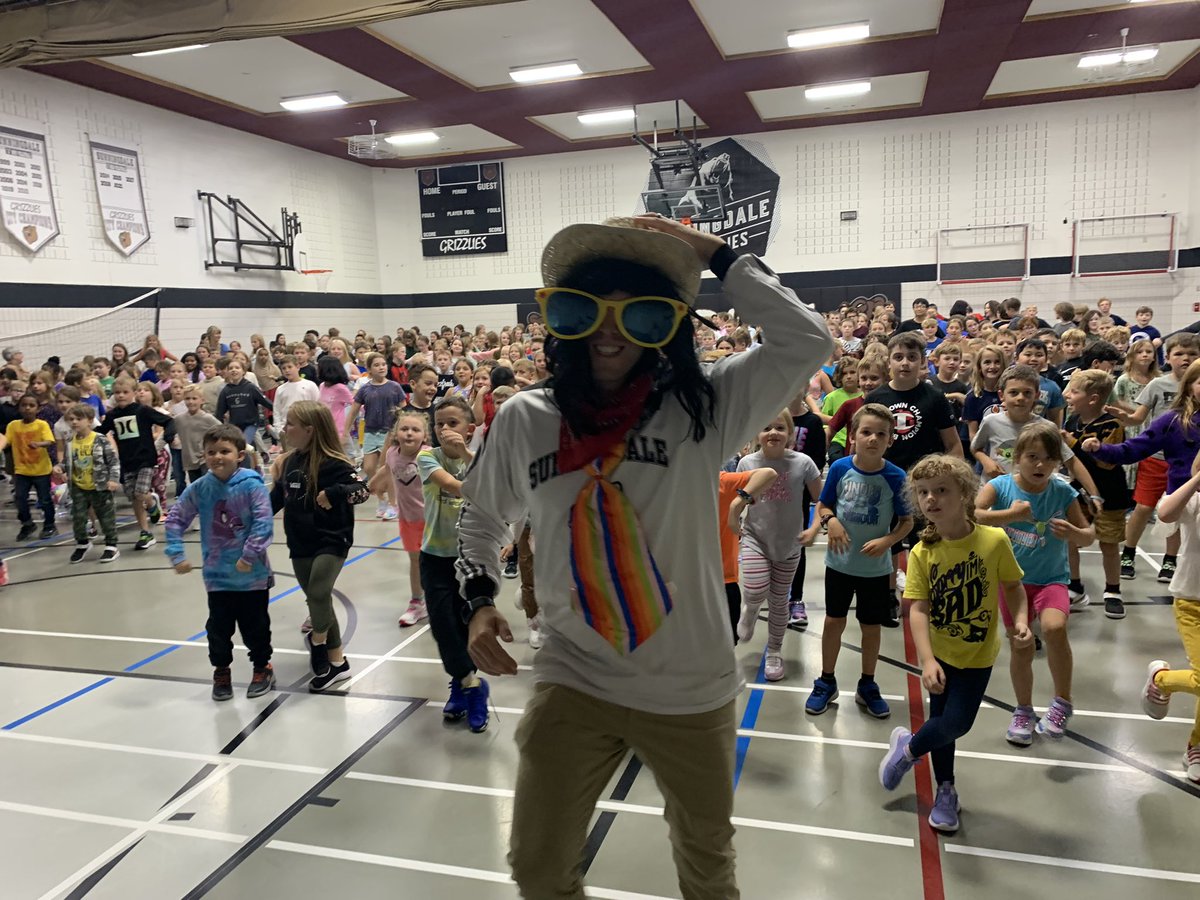 sunningdaleMJ's tweet photo. Cotton Eye Joe lead us through one awesome dance! #firstassembly #grizzlypride #ourdanceteacher https://t.co/11IvJSOWkO