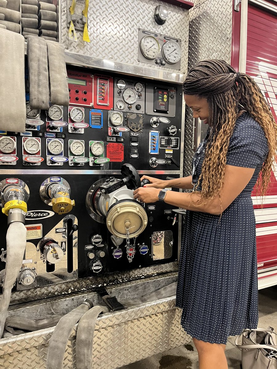 JACentralInd's tweet photo. Even @IPSSchools @AleesiaLJohnson got into the hands on spirit of #jajobsparkindy! Maybe we have sparked some interest and she has a future with @IFD_NEWS https://t.co/JEsTuhMis3