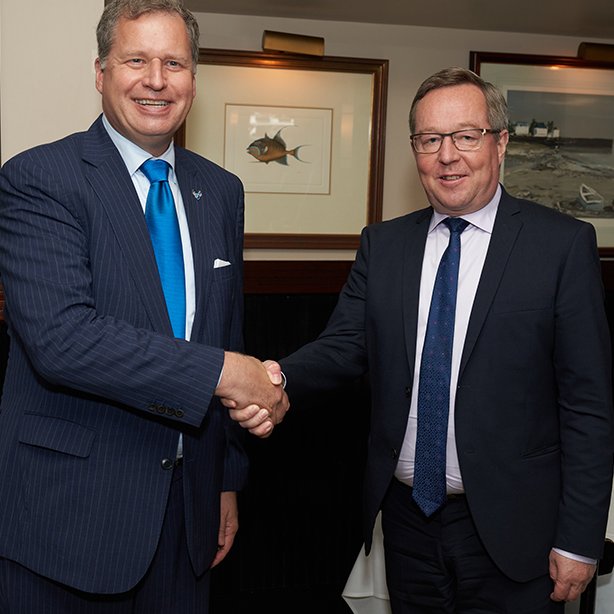 Excelerate_EE's tweet image. Excelerate Energy CEO Steven Kobos hosted lunch for Finland’s Minister of Economic Affairs Mika Lintilä, Finnish Consul General to New York Jarmo Sareva and S&amp;amp;P Global Vice Chairman Dan Yergin.

#ExcelerateEnergy #EE #Finland