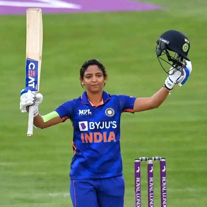 ADARSHS00007's tweet photo. #HarmanpreetKaur
#capatain
#INDWVSENGW 
Harmanpreet Kaur is unbelievable 🙌
100*(100) to 143*(111) 😱
Last 3 Overs 62 runs 💪 https://t.co/2LhJ6U8ITC