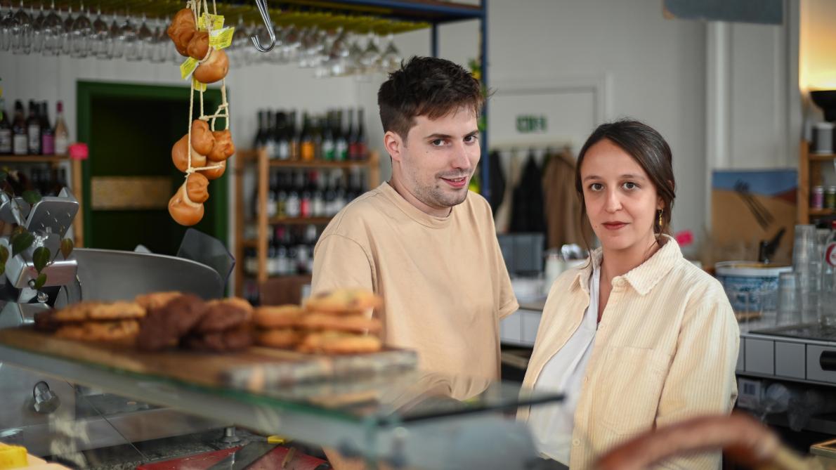lesoir's tweet photo. A Bruxelles, dix restos vont servir «in the dark» pour sensibiliser l’opinion publique et le politique https://t.co/EaWJX0IQb0 https://t.co/OJMFr86diE