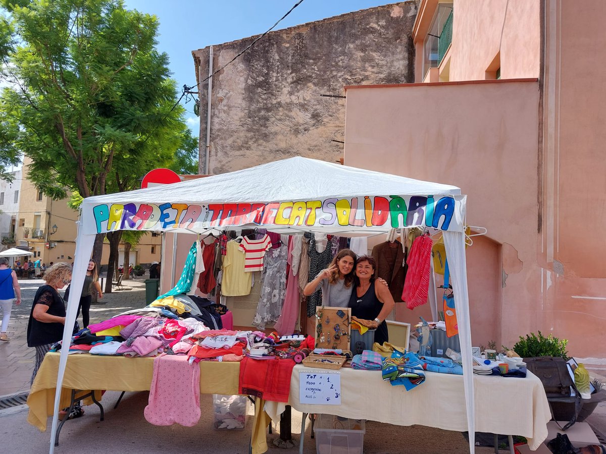 torrecatsocial's tweet photo. ♥️ GRÀCIES a tothom que ens va venir a veure ahir a la paradeta de #Torrecat! I també els que s'han acostat per donar-nos roba i més cosetes pels gatets! 😻
🙋🏻♀️Ens veiem a la propera!
🐾Sempre pel benestar dels #gatsdecarrer de #torredembarra . https://t.co/Z2BaW7PVBC