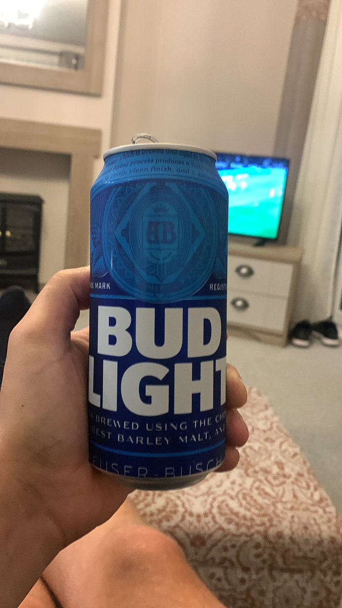 Ellis95863224's tweet photo. @RatePints can of Bud light (no pissy pint) https://t.co/0ZbFx0xl3b
