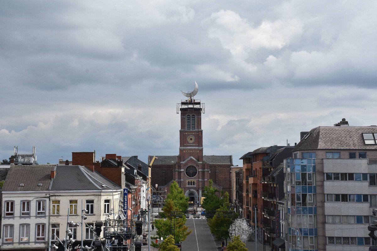VDWLog's tweet image. On n’est pas beaucoup à avoir un bureau avec vue sur la lune… 🌙

Décrocher la lune, c’est ce samedi 24.09 dès 21h à La Louvière

#Decrocherlalune #LaLouviere