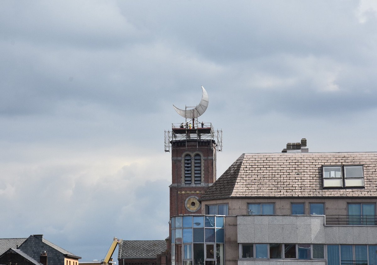 VDWLog's tweet image. On n’est pas beaucoup à avoir un bureau avec vue sur la lune… 🌙

Décrocher la lune, c’est ce samedi 24.09 dès 21h à La Louvière

#Decrocherlalune #LaLouviere