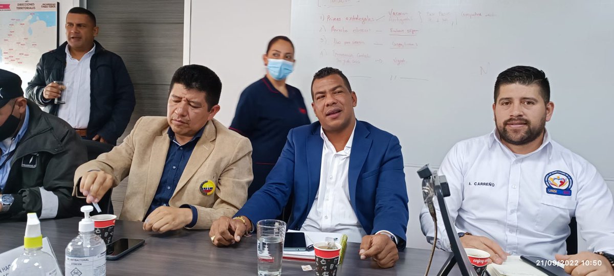 UArauca's tweet photo. En representación de nuestro presidente nacional @alfredodiaz0319, se sigue avanzando con  las negociaciones en pro de mejorar los veneficios para nuestros afiliados. @UNSITRASEGNAL @Sevicol_Ltda @UNPColombia https://t.co/Os6TnHZncU