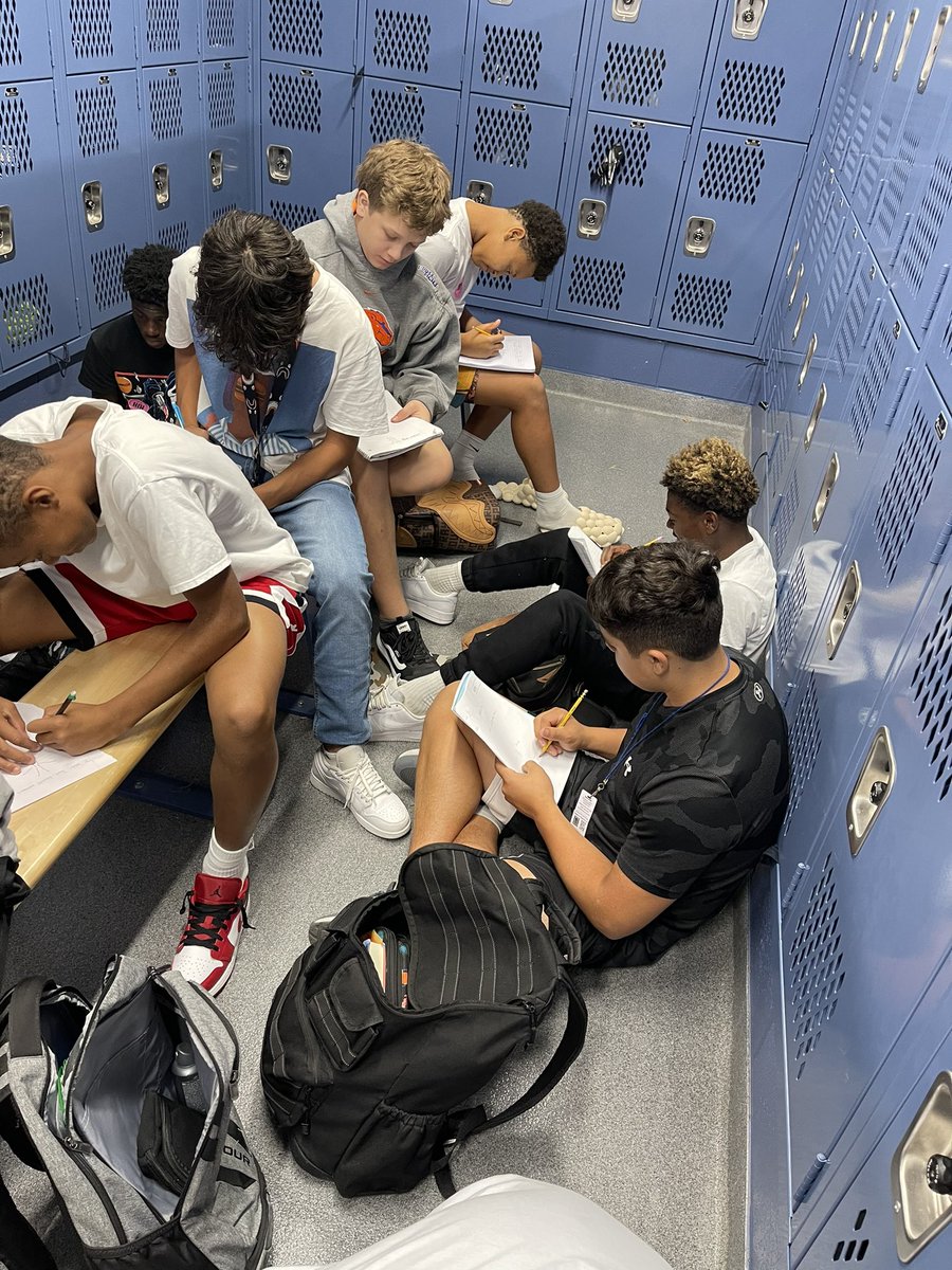 KhaChristopher's tweet photo. Teaching #CharacterStrong during advisory. What do you value?  #ValueTree @HaskettJH @HJH_Athletics 

@KenricLopez9 @CoachBonner3 @PrincipalPaz https://t.co/7FtuDj7hWF