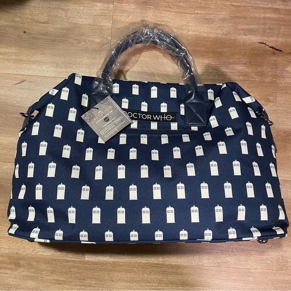So good I had to share! Check out all the items I'm loving on <a href="/Poshmarkapp/">Poshmark</a> #poshmark #fashion #style #shopmycloset #boutique #kmb #drwho: posh.mk/HshVFTzKvtb