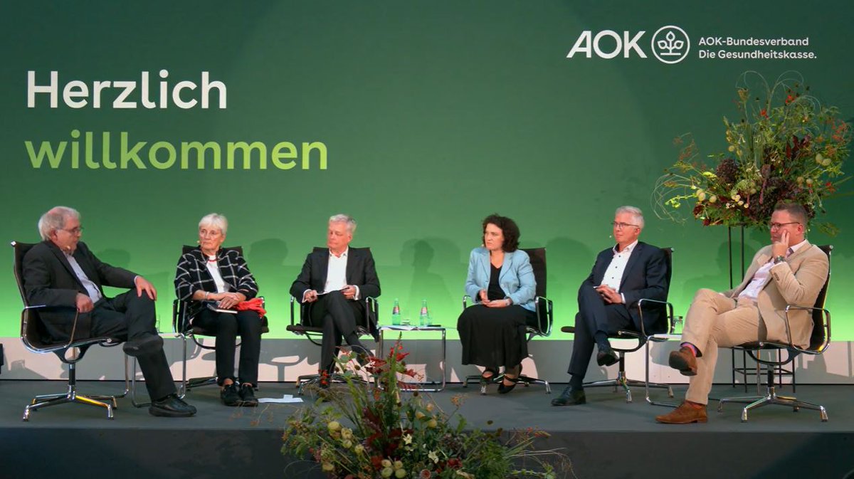 AOK_Politik's tweet photo. "Regierung schnürt mit großem Engagement Entlastungspakete, hat aber leider die Sozialversicherung nicht im Blick", kritisiert #AOK-Vorständin Reimann mit Blick auf die derzeitige "Krisenkonkurrenz" (O-Ton Moderator Geinitz) in Deutschland. #AOKimDialog https://t.co/lUrA7uDFPt