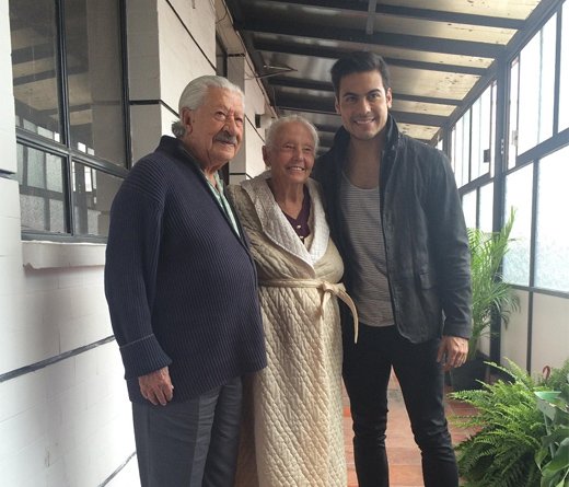 .En este
#DiaMundialDelAlzheimer los invitamos a ver el increíble vídeo #ComoPagarte de nuestro querido @_CarlosRivera ❤

'No olvidemos nunca a los que nunca quisieron olvidarnos'

👉 youtu.be/0diOZSlLKdg

||@WestWoodEntt @sonymusicmexico