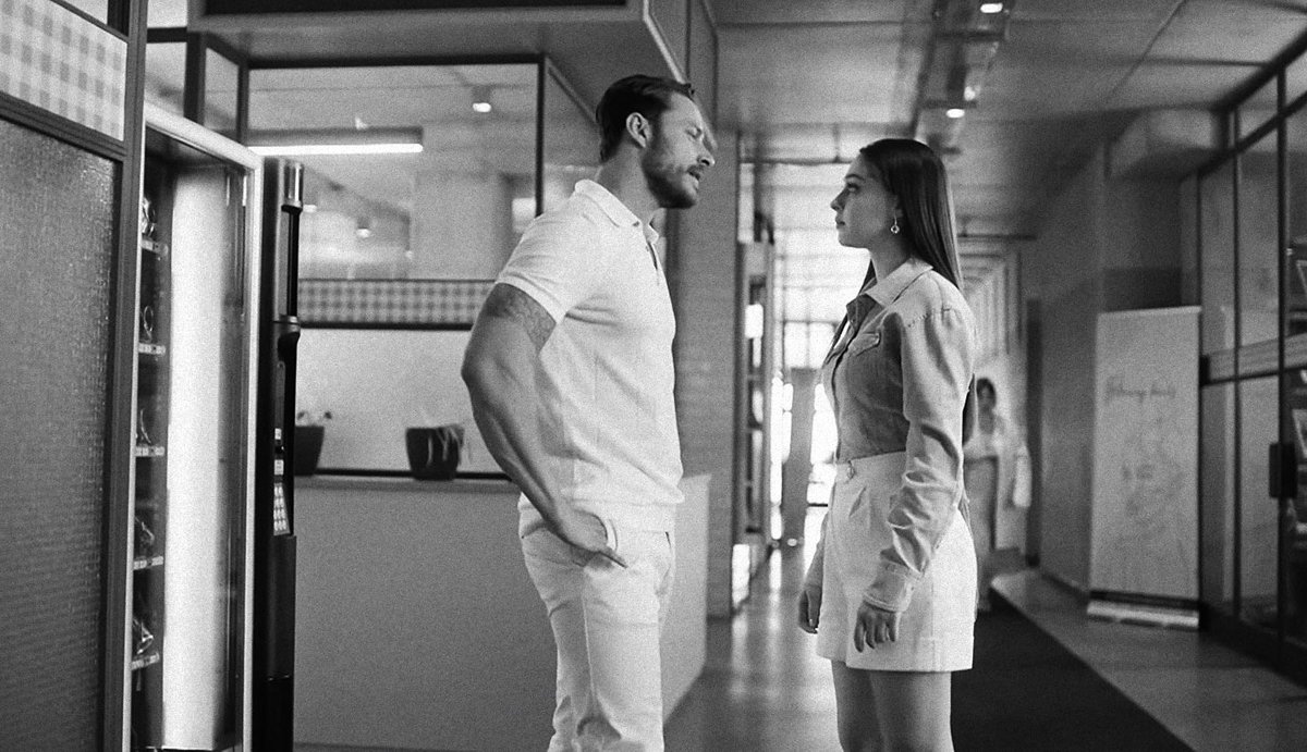 samrin_s's tweet photo. No way this was their last moment together at the clinic I CRY.

#sendendahagüzel https://t.co/af3aKDyaxi